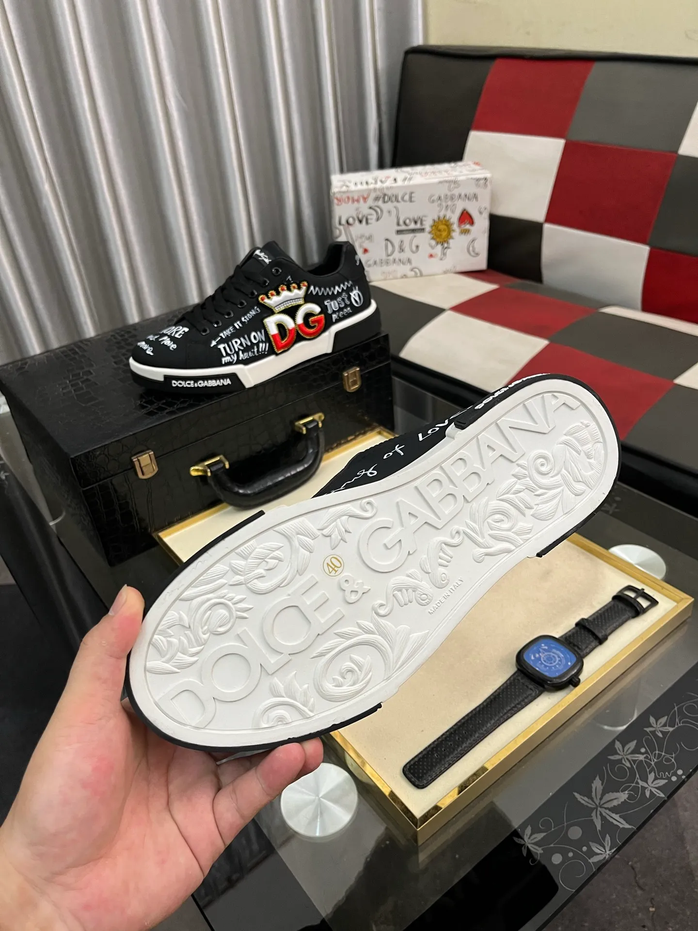 Men's shoes 💰480⌚️⌚️DG's latest popular casual shoes 🔥🔥, the tongue has the brand's iconic details, and the combination of silk cowhide and cow suede enhances the style. Fashionable and versatile, it can complement any look. Create an exquisite design with unique dynamic vitality and modern atmosphere, showing modern elegance. Size: 38-46